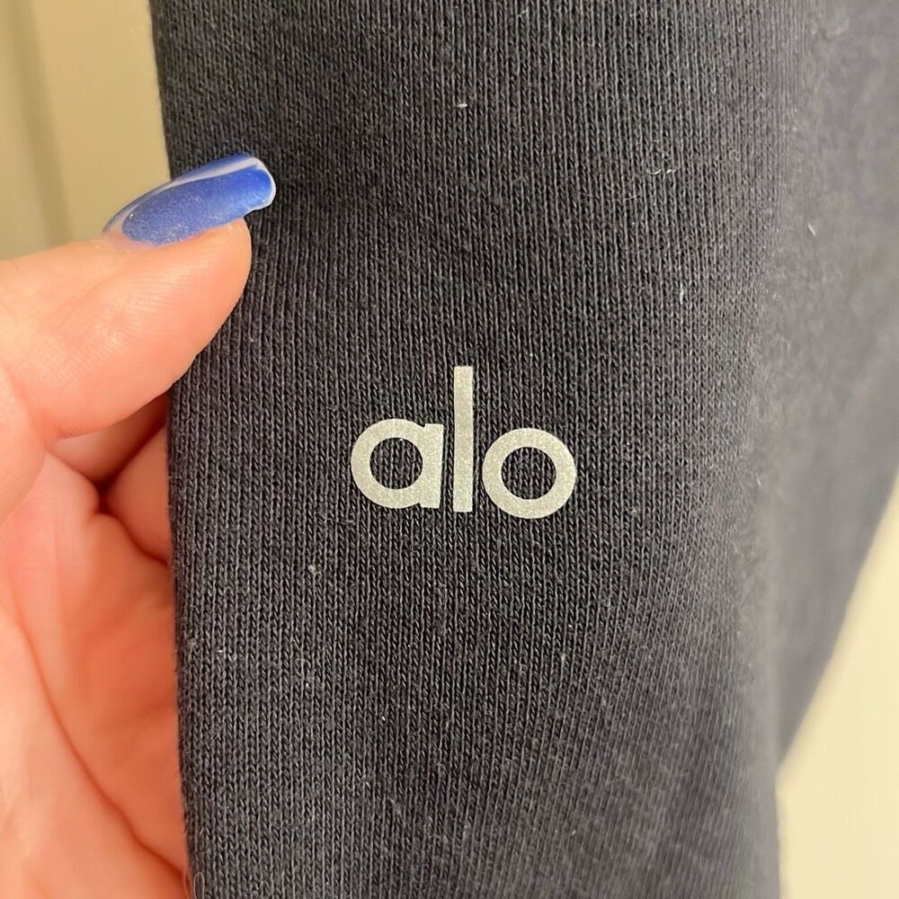 ✨Alo Yoga Distressed Grey Sz Small Sweatpants✨ - Picture 8 of 9